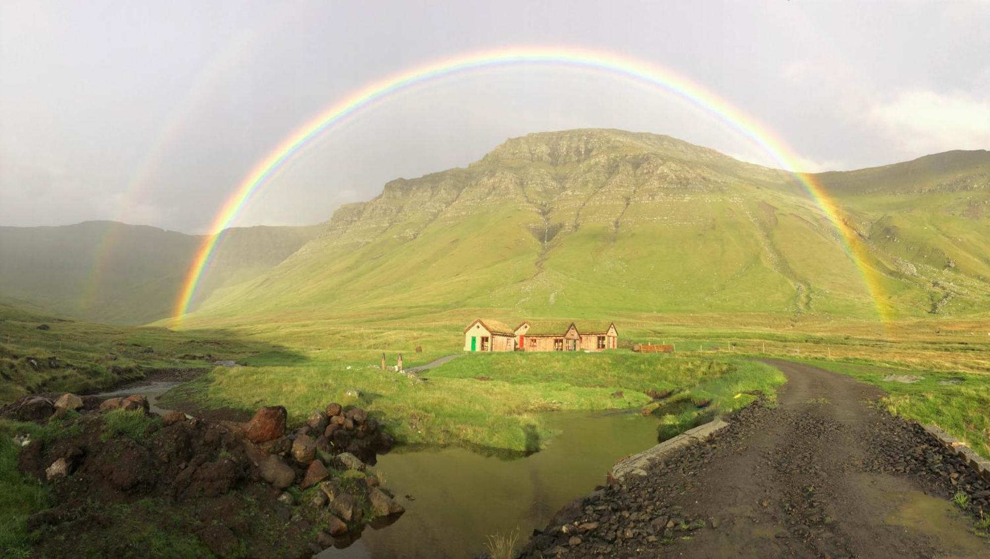 Mulafossur Cottages By Famous Waterfall In Gasadalur Exterior foto