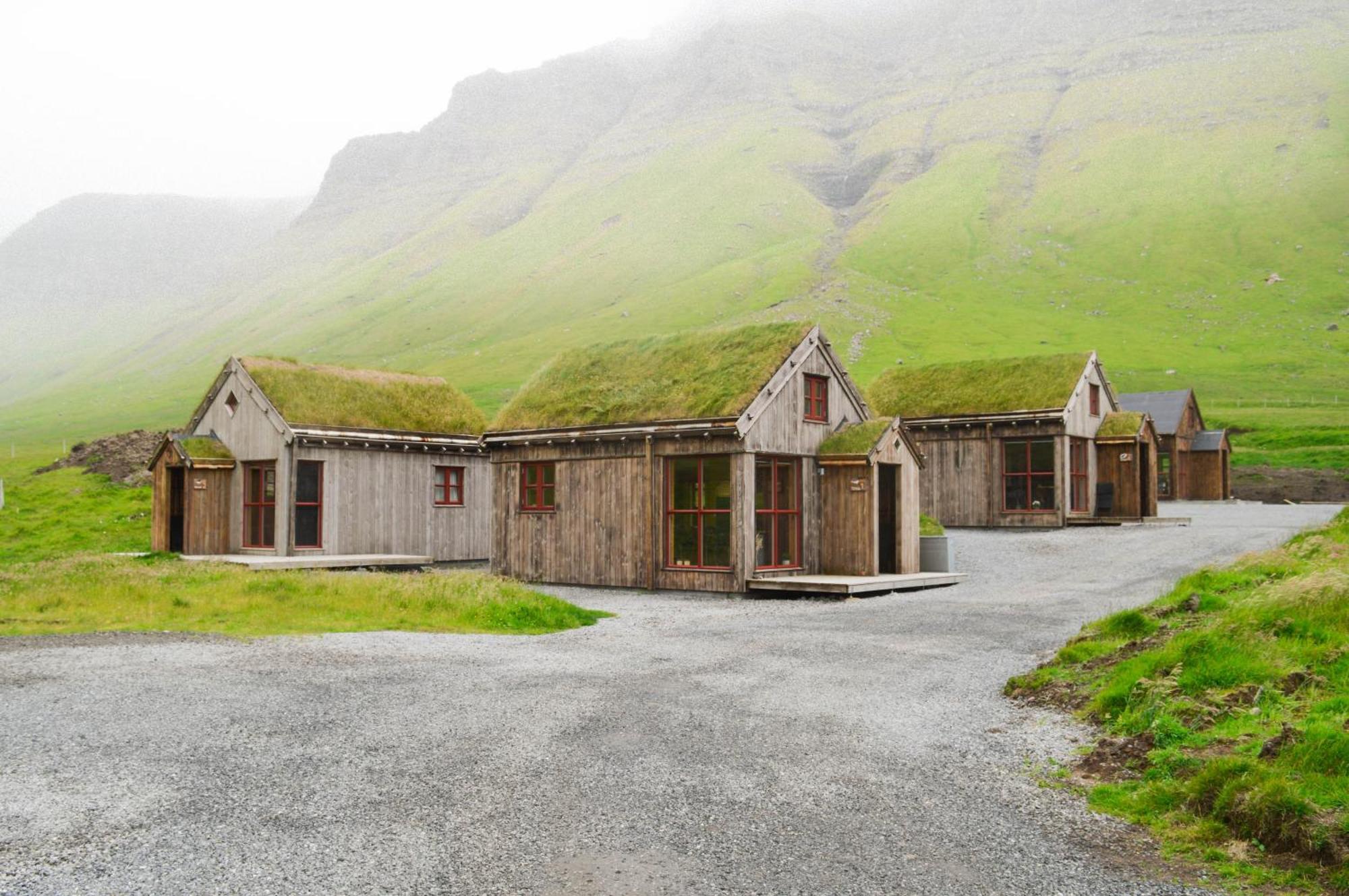 Mulafossur Cottages By Famous Waterfall In Gasadalur Exterior foto