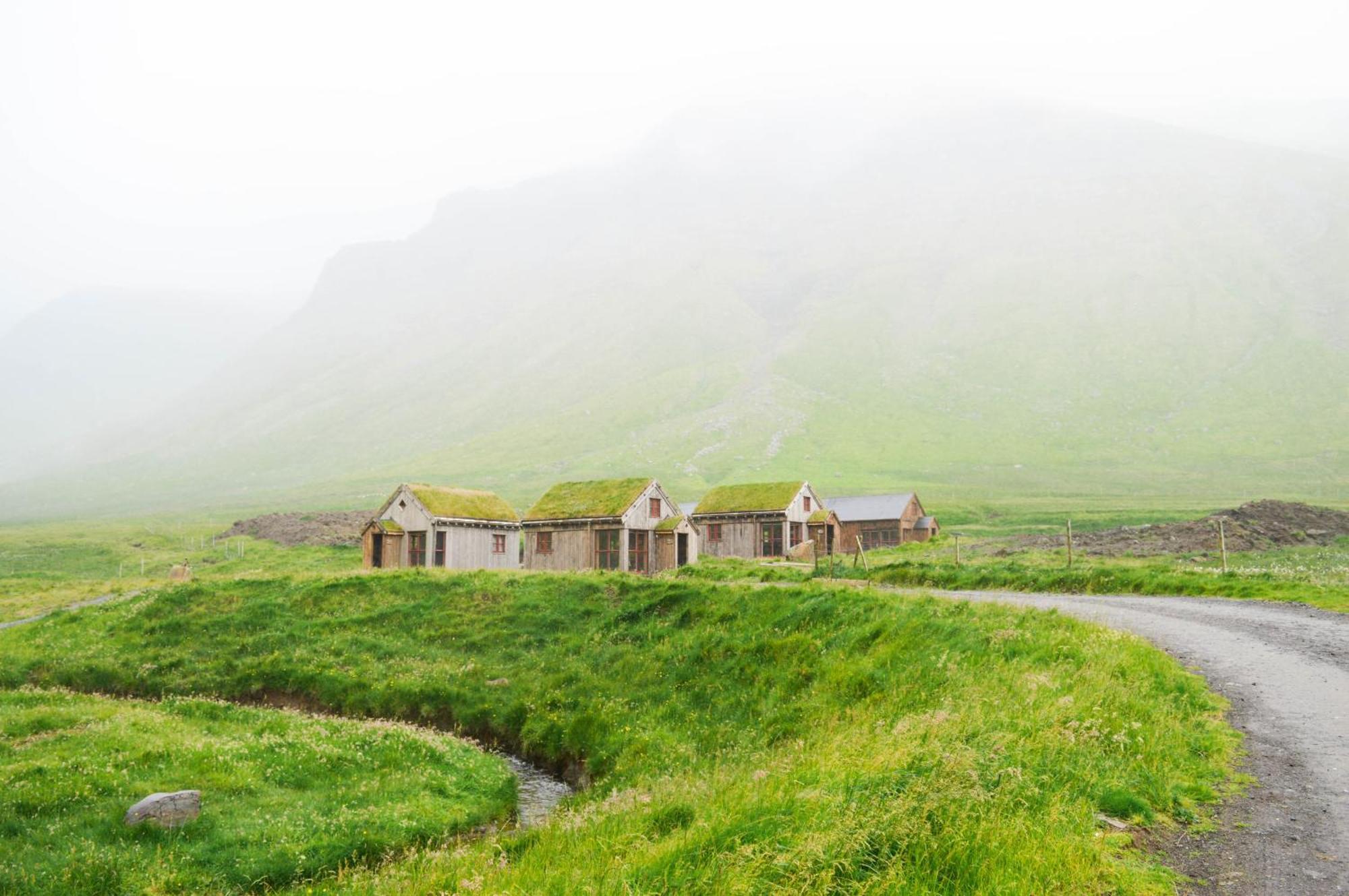 Mulafossur Cottages By Famous Waterfall In Gasadalur Exterior foto