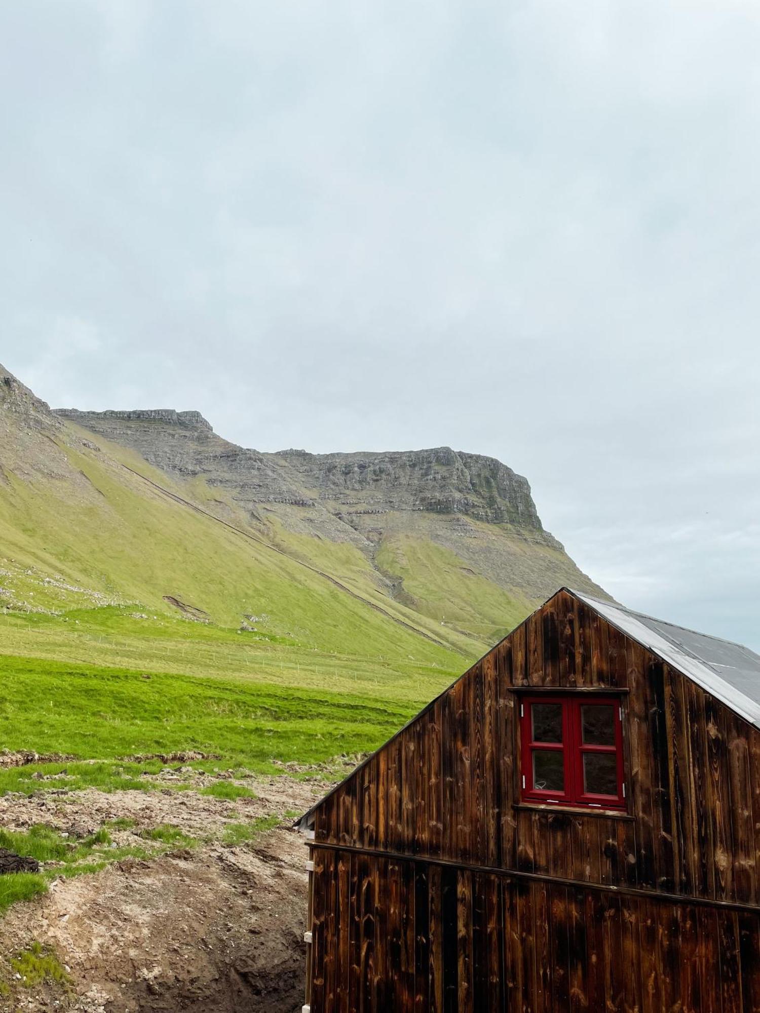 Mulafossur Cottages By Famous Waterfall In Gasadalur Zimmer foto