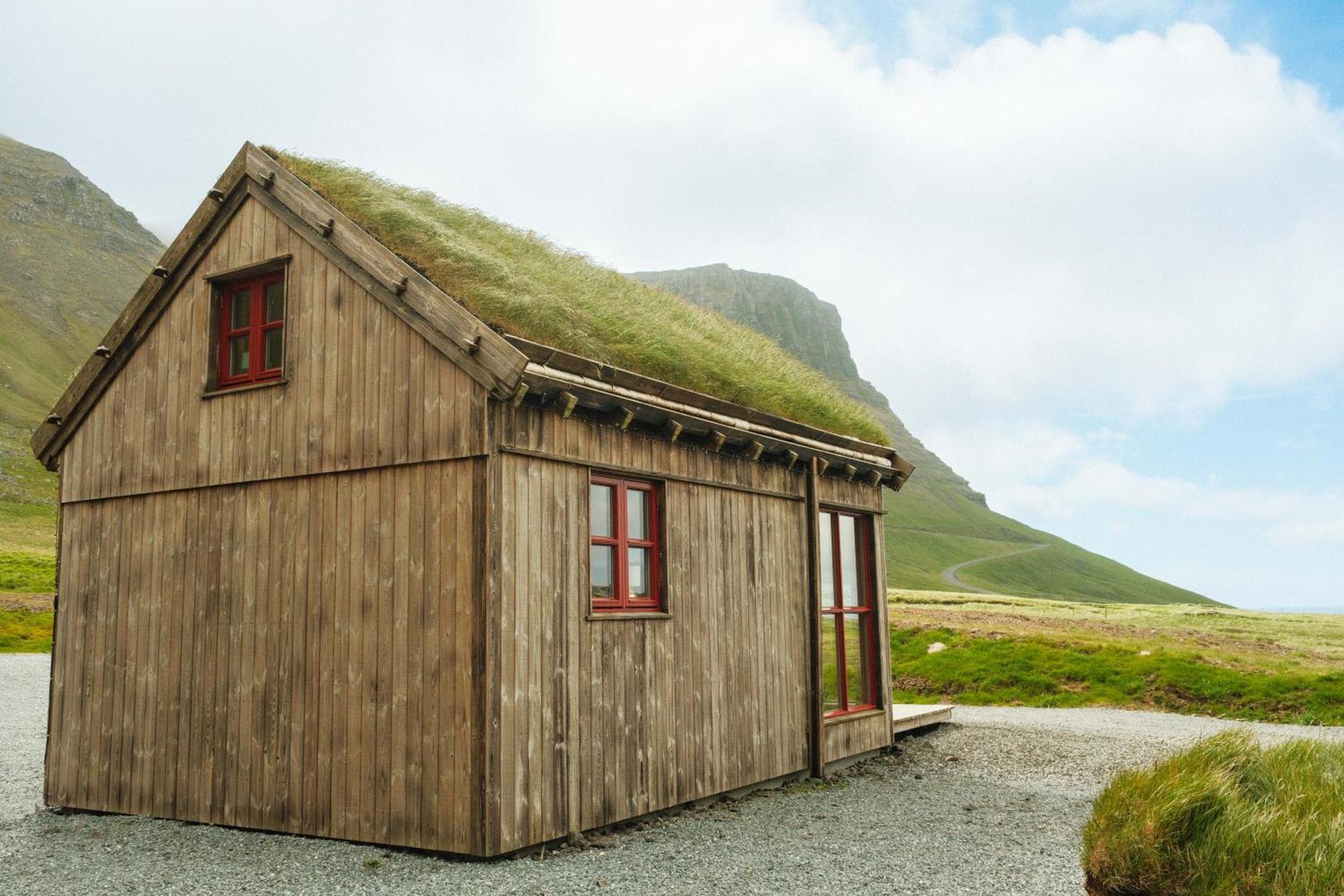 Mulafossur Cottages By Famous Waterfall In Gasadalur Exterior foto