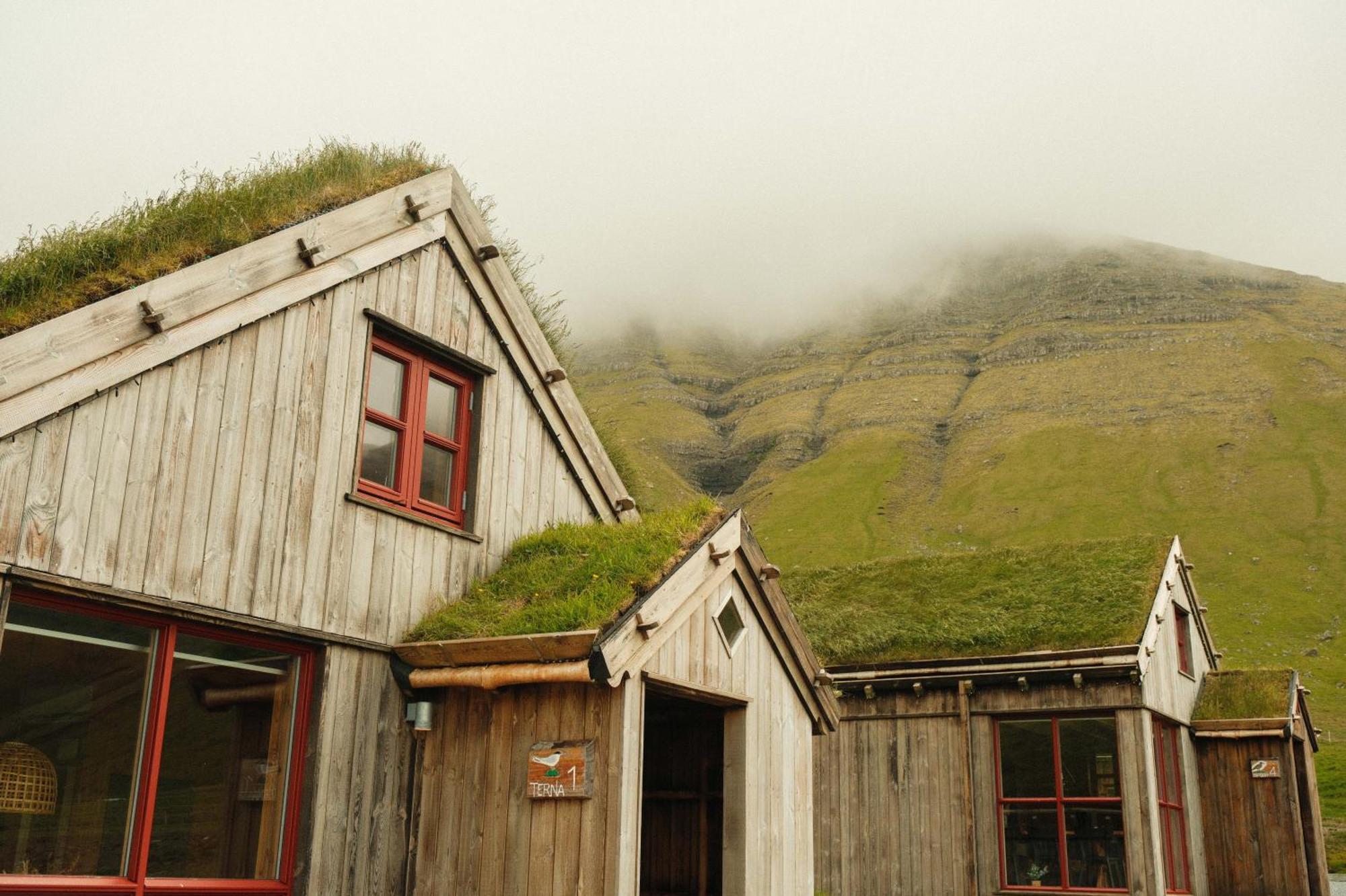 Mulafossur Cottages By Famous Waterfall In Gasadalur Exterior foto