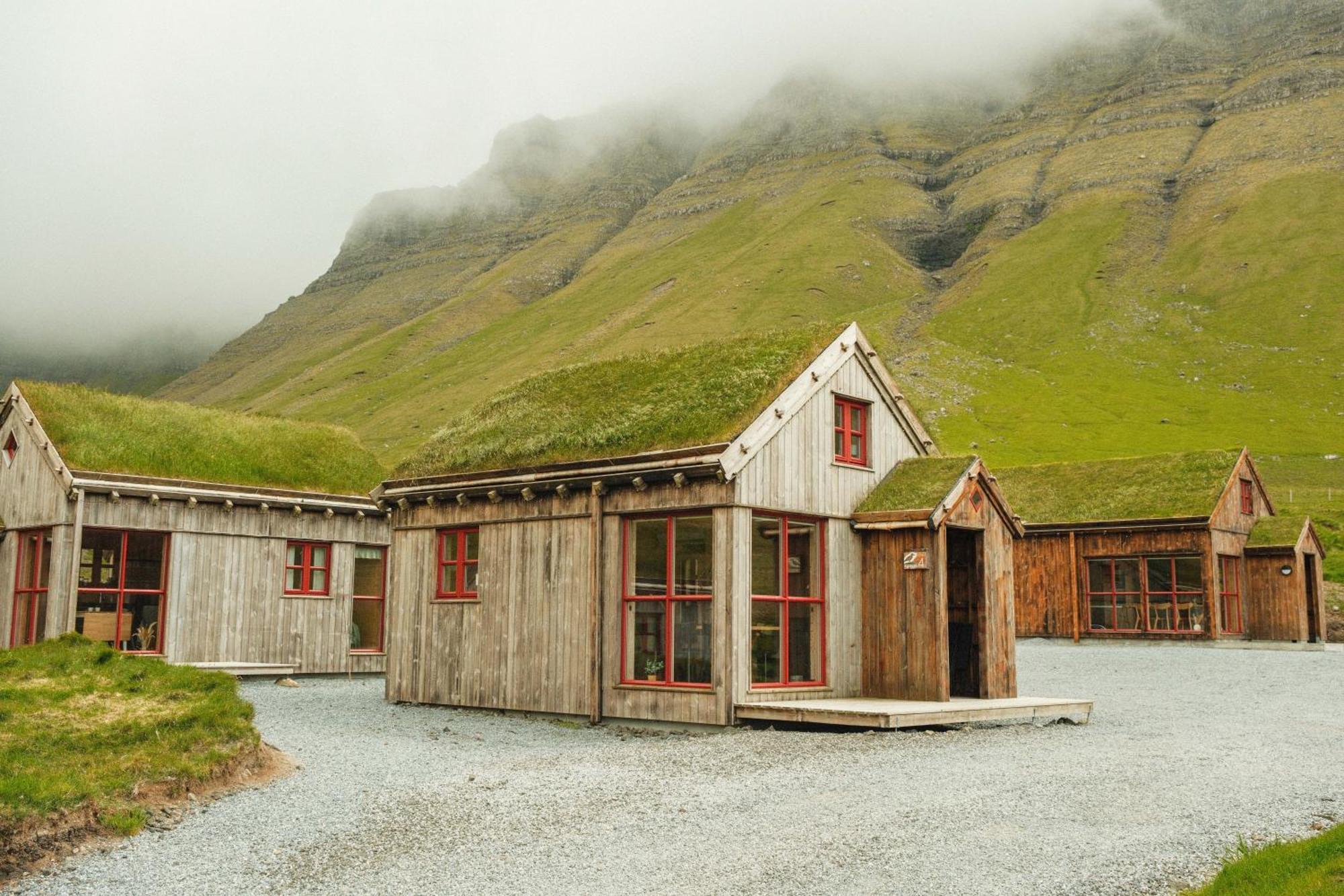 Mulafossur Cottages By Famous Waterfall In Gasadalur Exterior foto