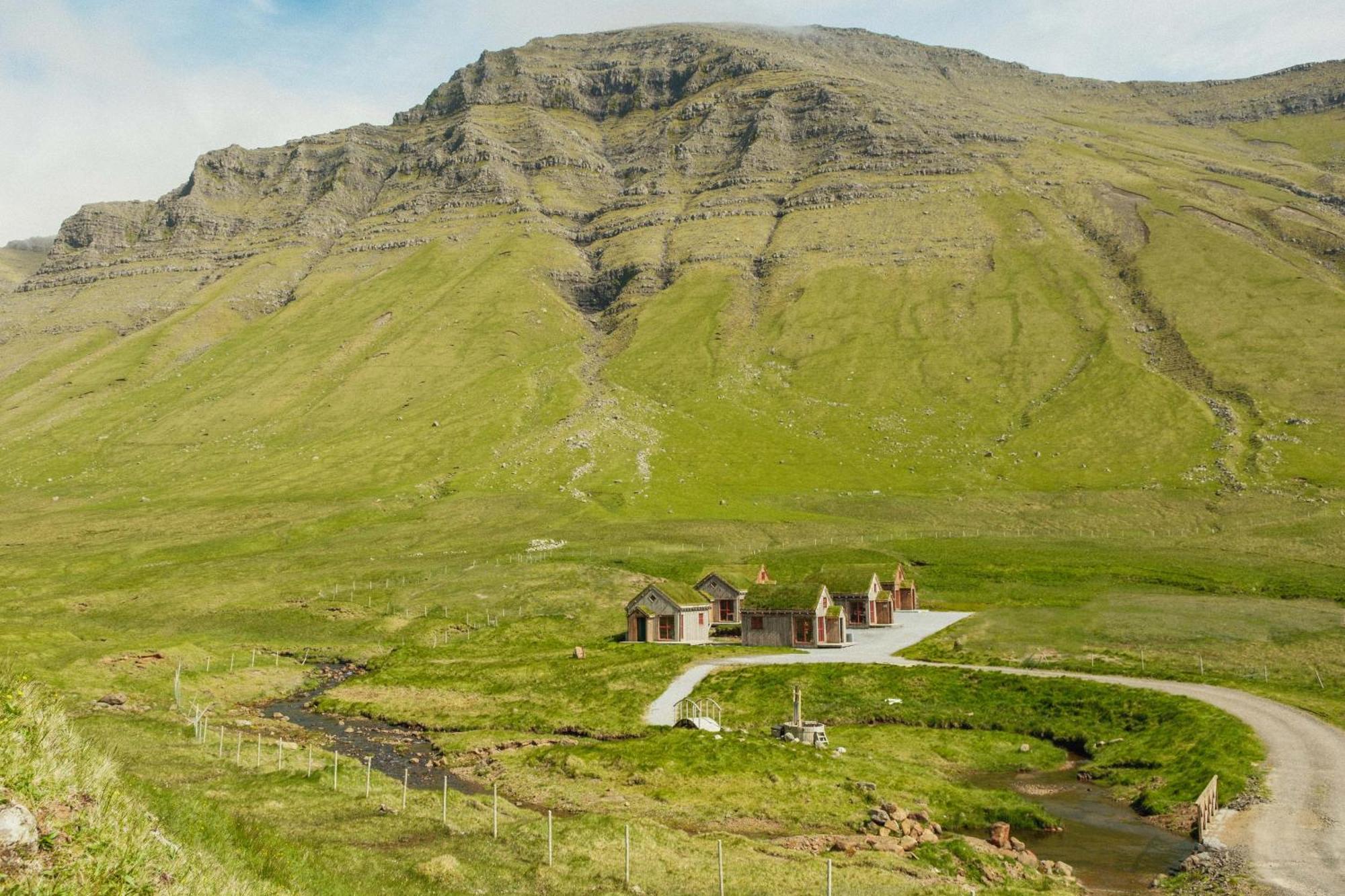 Mulafossur Cottages By Famous Waterfall In Gasadalur Exterior foto