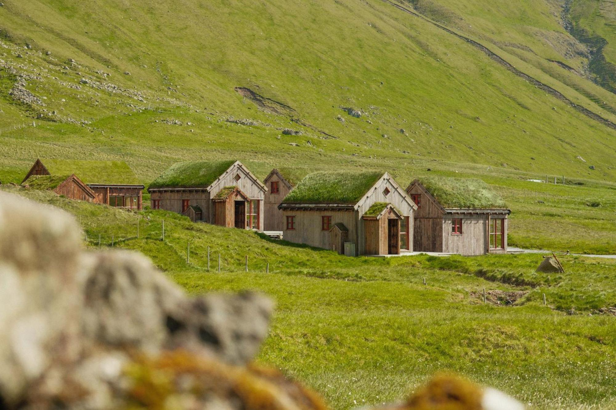 Mulafossur Cottages By Famous Waterfall In Gasadalur Exterior foto