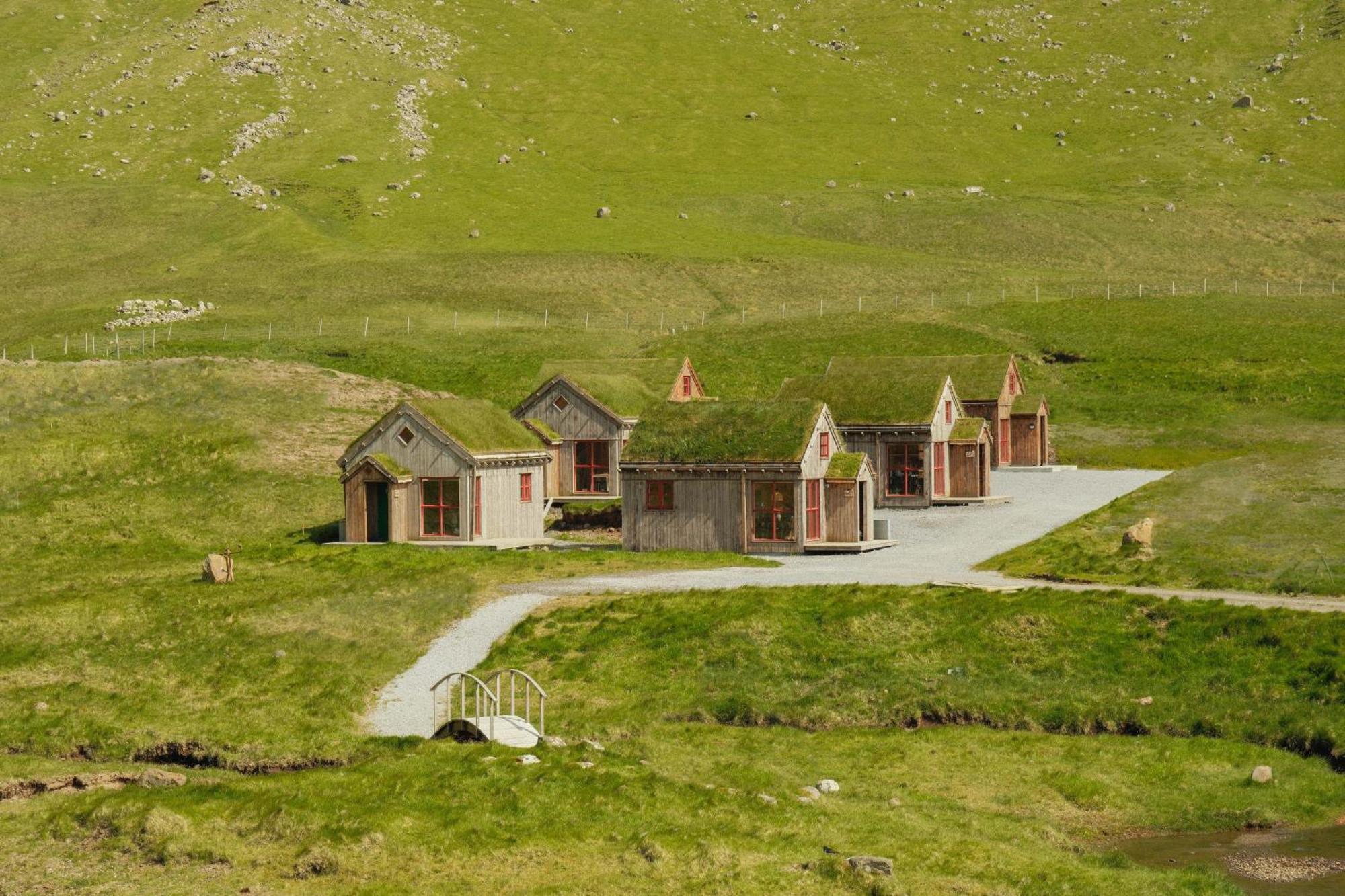 Mulafossur Cottages By Famous Waterfall In Gasadalur Exterior foto