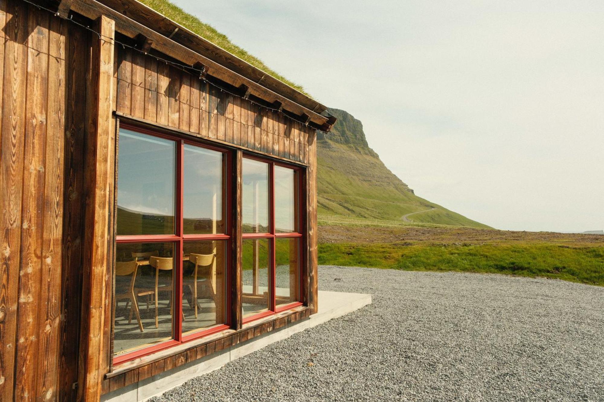 Mulafossur Cottages By Famous Waterfall In Gasadalur Exterior foto