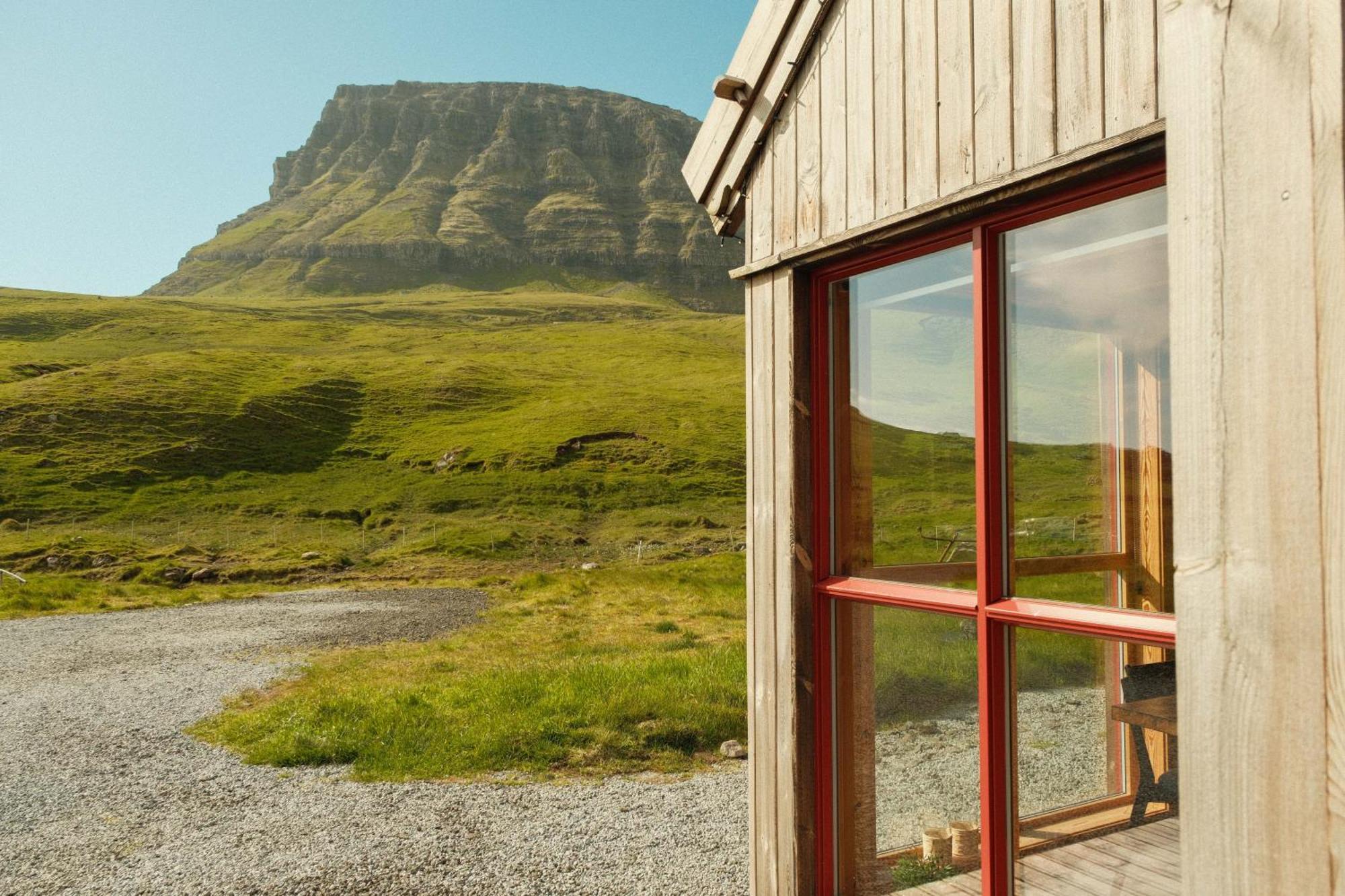 Mulafossur Cottages By Famous Waterfall In Gasadalur Exterior foto