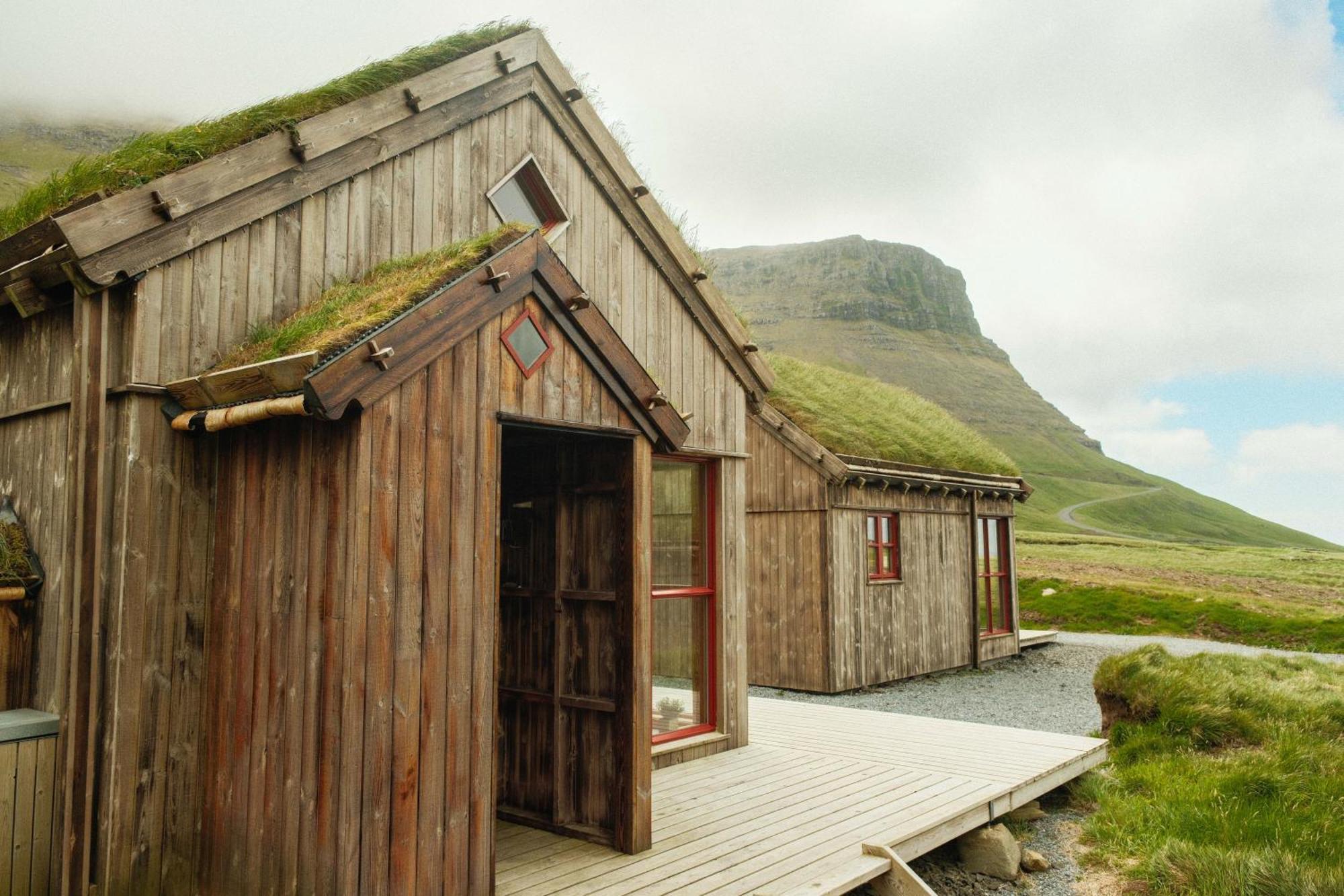 Mulafossur Cottages By Famous Waterfall In Gasadalur Exterior foto